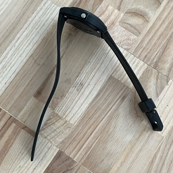 Q&Q Ladies Watch Black Rubber Strap and Dial Luminous Hands Markers 10BAR WR - Picture 7 of 12